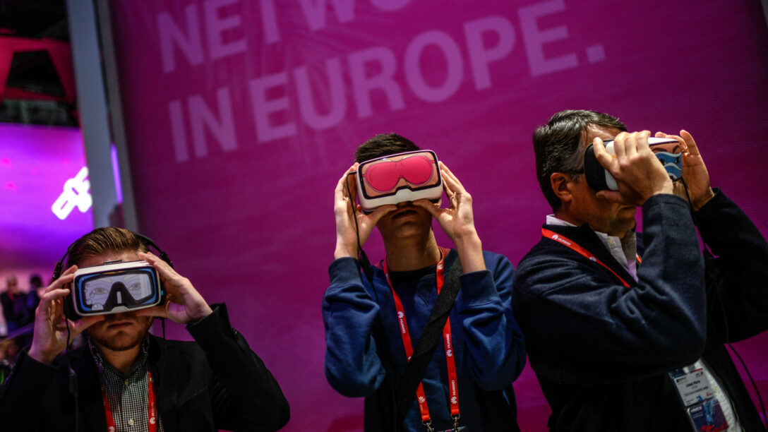 People using Oculus VR