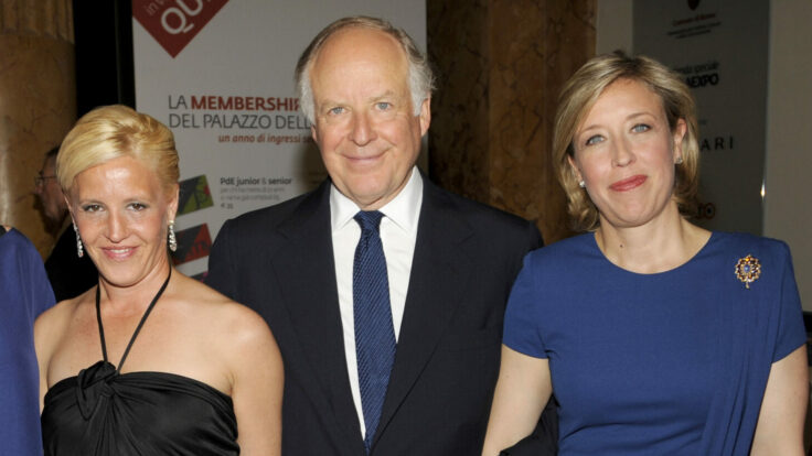 The Bulgari family in 2009. The daughters are now embroiled in an intrafamily legal fight.