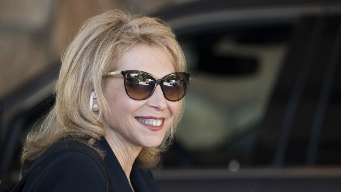 The inevitability of a Paramount sale is something Shari’s fellow media executives have taken for granted since she seized the reins of CBS and Viacom from her father, Sumner.