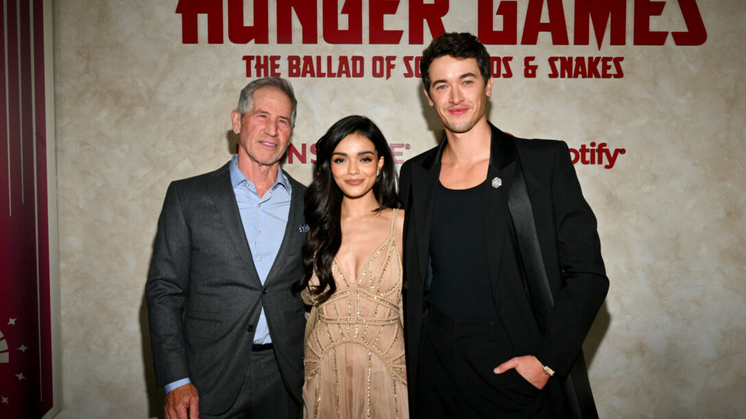 Jon Feltheimer, Rachel Zegler and Tom Blyth at the premiere of "The Hunger Games: The Ballad of Songbirds & Snakes" held at TCL Chinese Theatre on November 13, 2023 in Los Angeles.