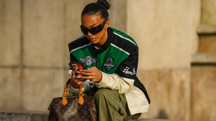 paris street style handbag