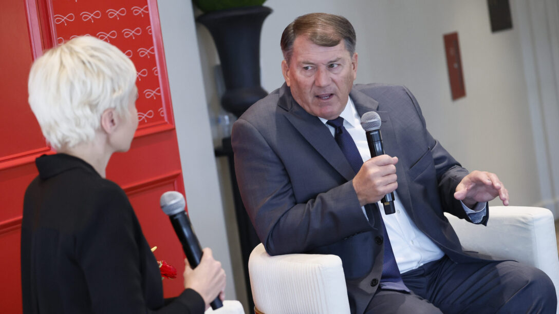 Puck Power Breakfast mike rounds